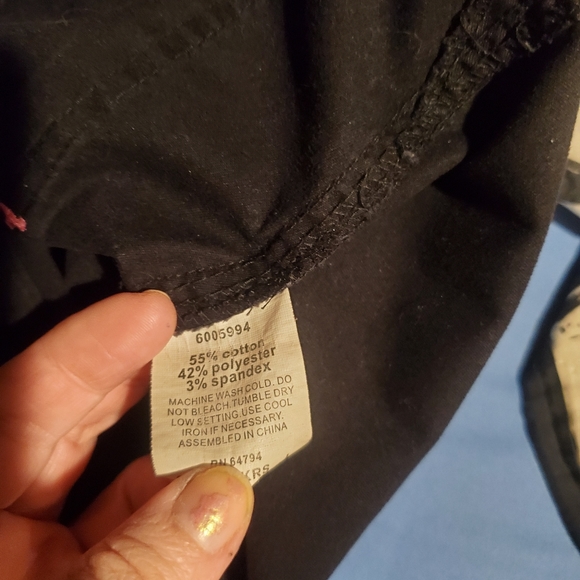 Med Couture Scrub Set, L Top Black w/Raspberry Trim, M Pants Black w/Blu - Picture 9 of 10